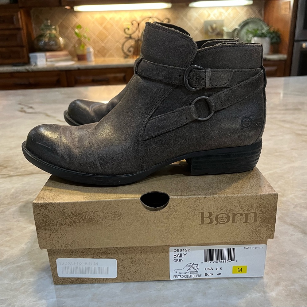 Like new Born gray distressed leather ankle boots, size 8.5